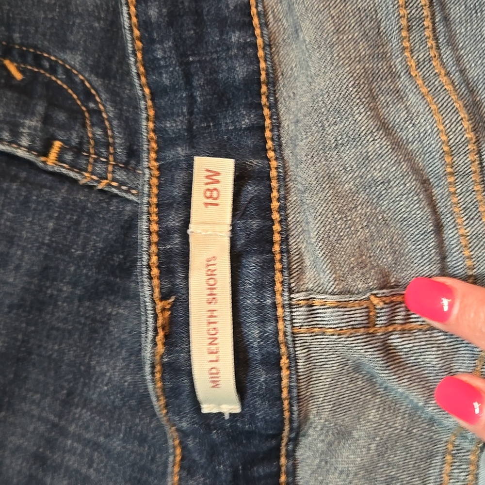Dark Blue Denim Shorts. 18W Levis Shorts, Great Used Condition - Picture 4 of 7